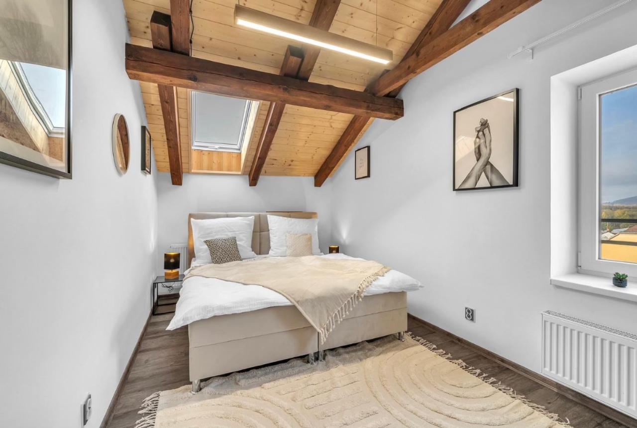 Hotel U Krale Jiriho Stráž pod Ralskem エクステリア 写真
